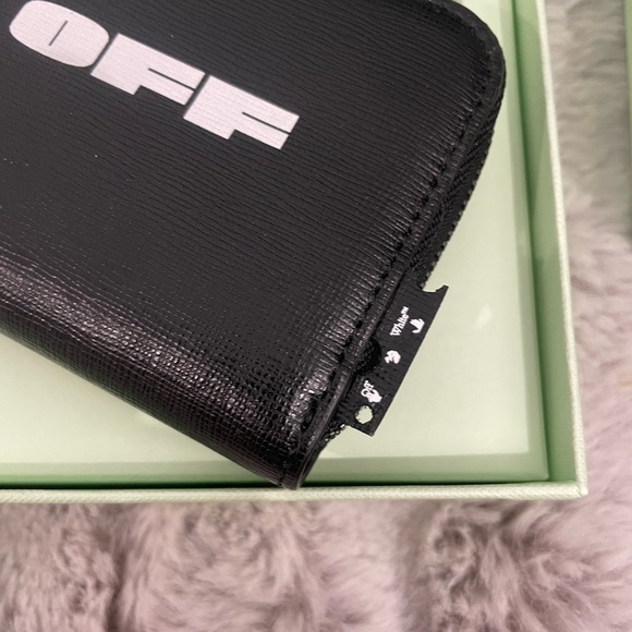 Off-White Logo Print Zip-Around Unisex Wallet - Picture 9 of 13